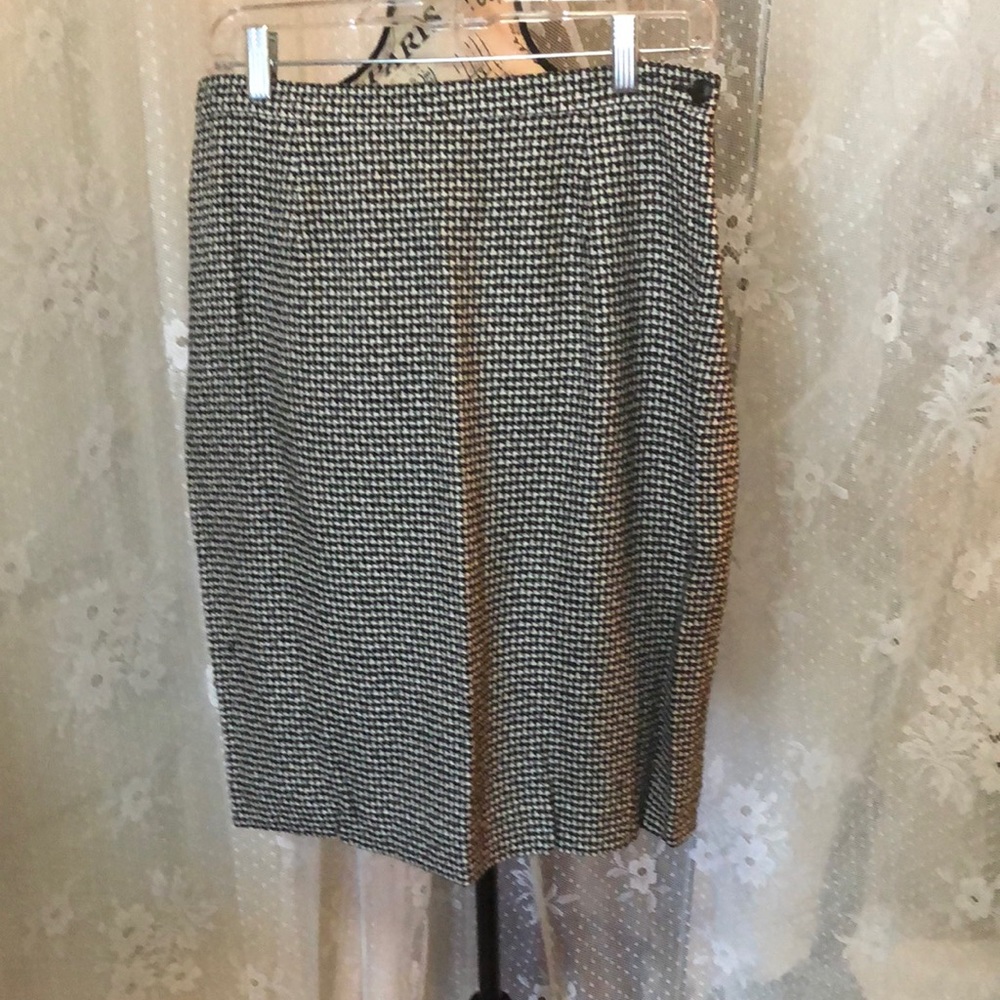 VTG Jones Wear White & Black Houndstooth Pencil Skirt with Side Button and Zip